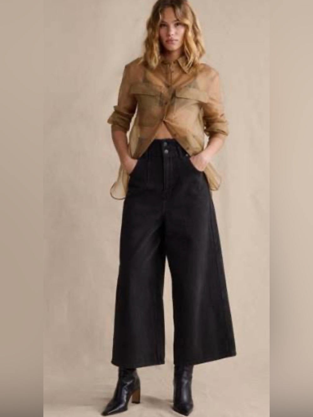 Banana Republic Ultra High Rise Culotte Jeans.  Washed Black. Size 28” Petite